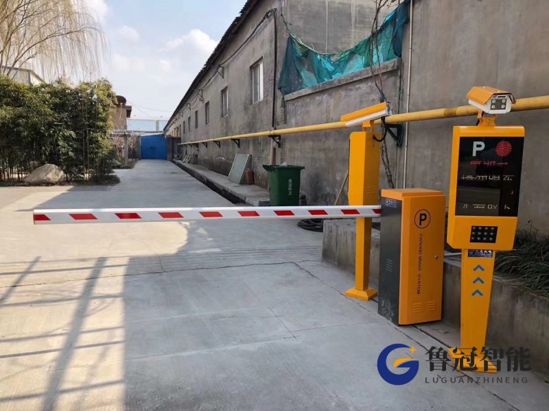 济南门禁起落杆停车场道闸系统小区自动升降杆栏杆机销售厂家
