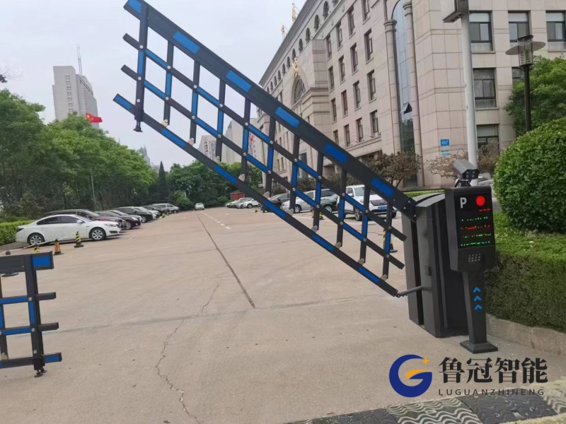 泰安道闸安装小区升降杆停车场自动起落杆门禁栏杆机厂家