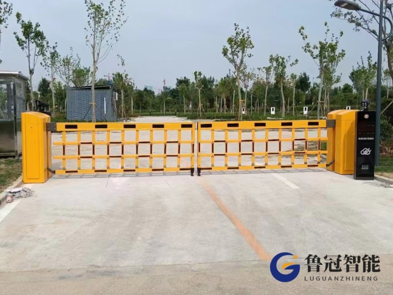 青岛道闸安装小区升降杆停车场自动起落杆车牌自动识别系统厂家